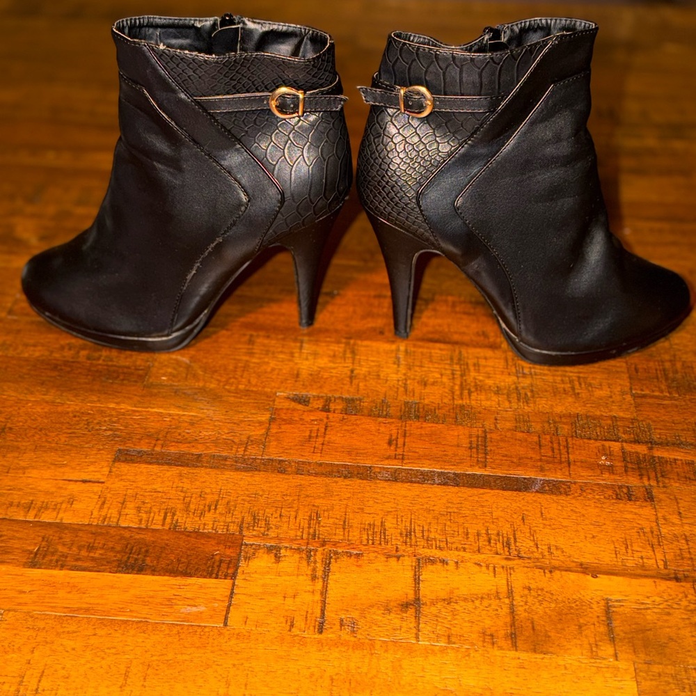 Elegant Black Ankle Boots